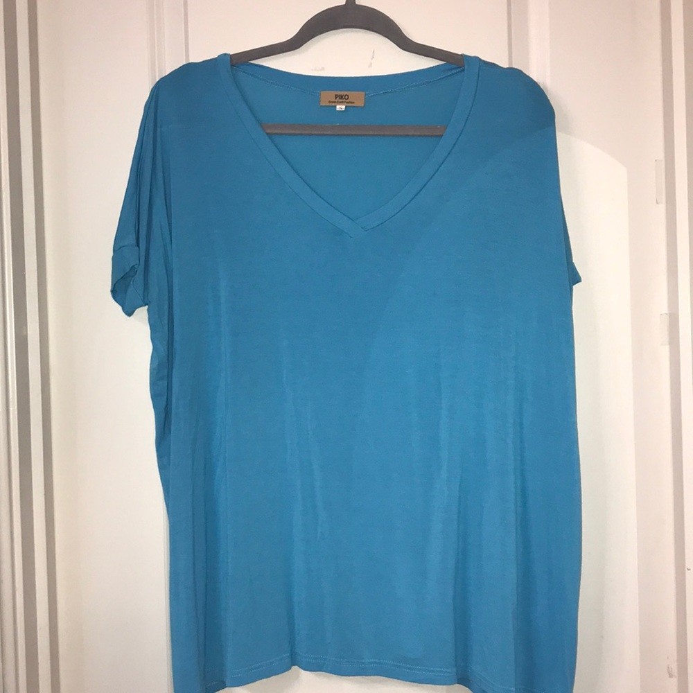Piko V neck shirt